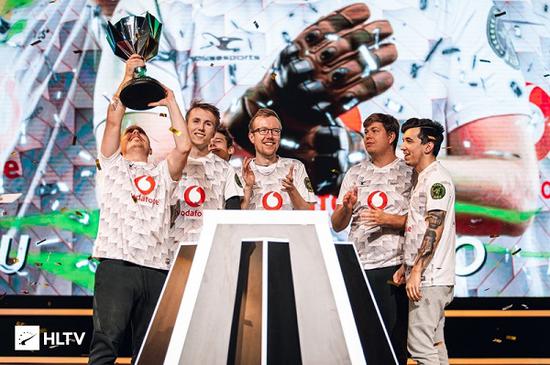 周杰伦告白气球皮肤正式上线LOL游戏